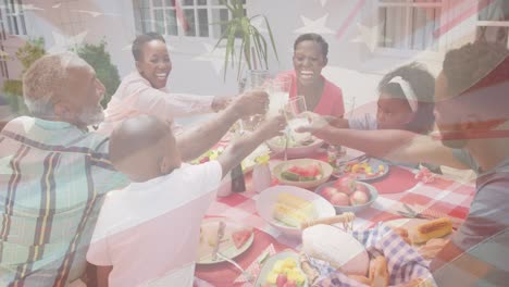 animación de la bandera de los estados unidos sobre una familia afroamericana cenando