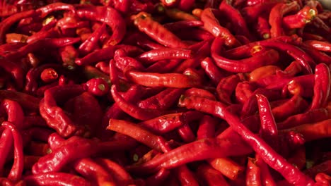 Cerca-De-Chile-Rojo-Fresco-De-Cayena-En-Una-Fábrica-De-Producción-De-EE.UU.