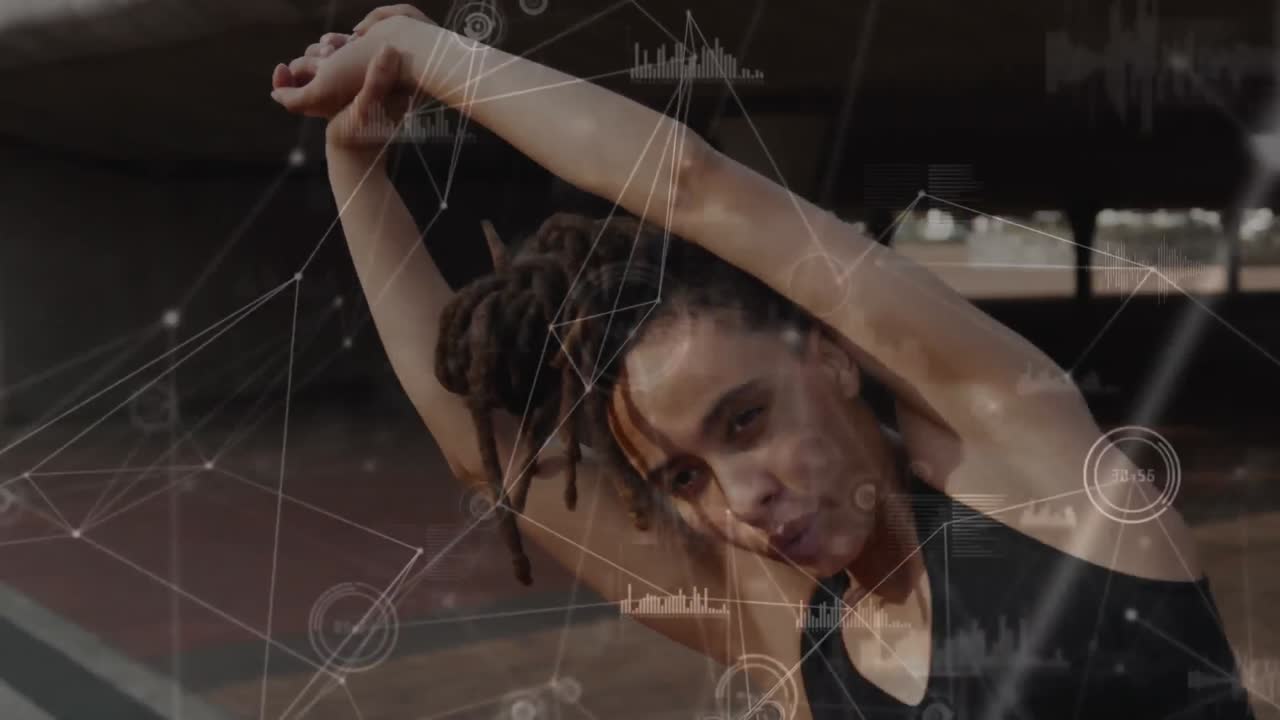 animación de la red de conexiones sobre la mujer en forma que hace ejercicio