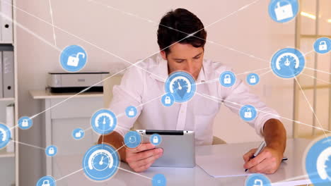 animación de la red de iconos de datos sobre empresario casual caucásico usando tableta y teléfono inteligente