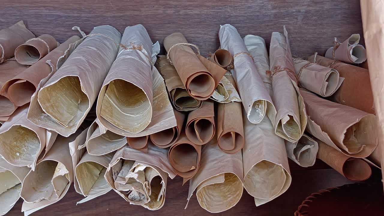 고대 파피루스 필사본. 오래된 도서관