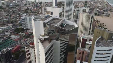 Ocean-Side-SkyScrapers-in-Brazilian-Historic-Port-City-Recife,-On-Boa-Viagem-Beach