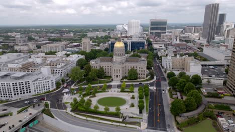 Georgia-state-capitol-building-in-Atlanta,-Georgia-with-drone-video-moving-up-in-a-circle