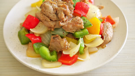 Stir-Fried-Pork-with-Black-Pepper-on-plate