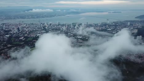 Paisaje-Aéreo-De-La-Isla-De-Penang-A-Primera-Hora-De-La-Mañana,-Vista-Desde-La-Colina-De-Penang.