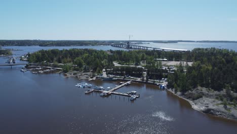 Aerial-dolly:-Baltic-marinas-in-foreground,-Kruunuvuori-Bridge-beyond