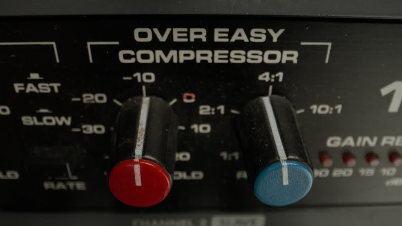 과도하게 쉬운 압축기를 조정하는 것