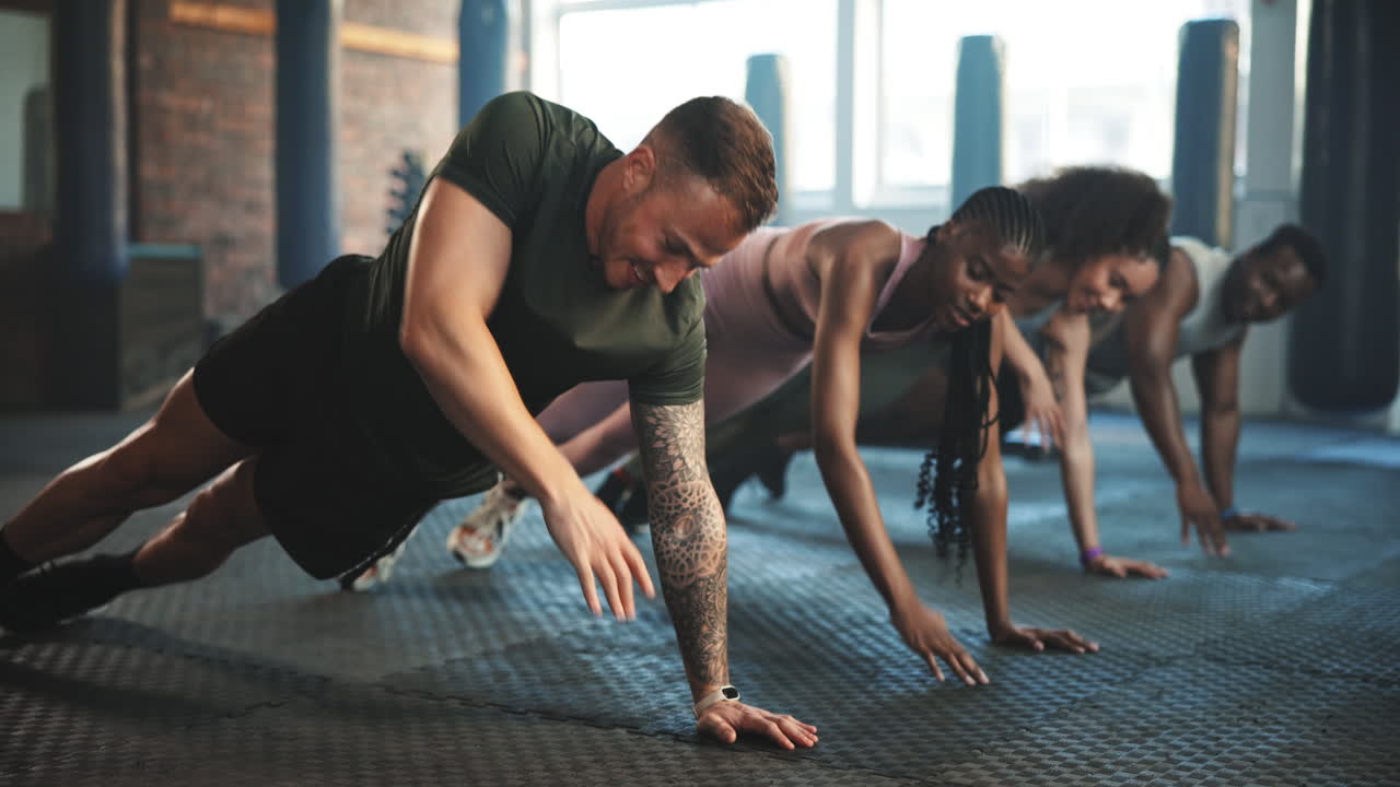 운동, 수업, 체육관에 있는 사람들