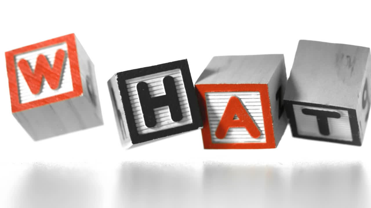 bloques deletreando lo que se cae sobre