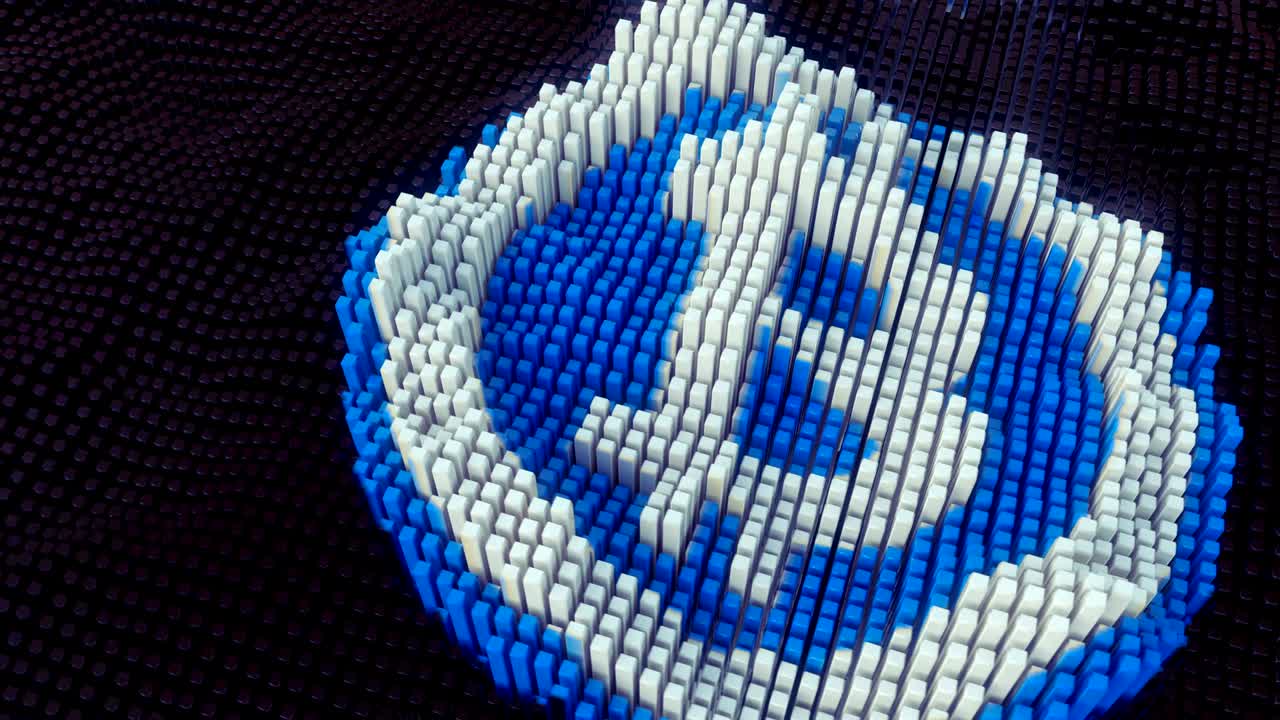 la animación del símbolo de bitcoin se forma a partir de bloques de datos.