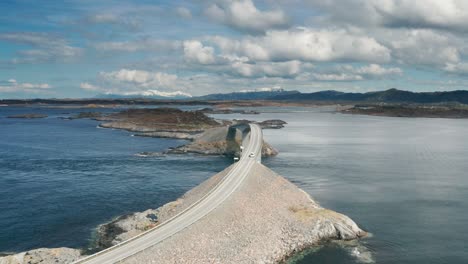 Una-Vista-Aérea-De-La-Carretera-Atlántica-En-Noruega