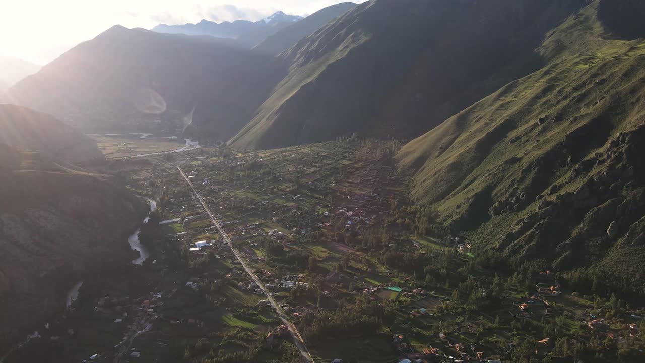 Drohne Tilt up of Lightning Sacred Valley in Cusco,Peru during golden sunrise