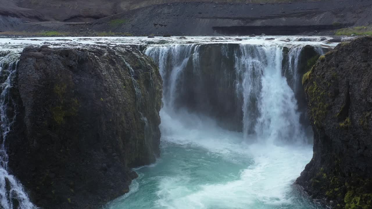 cascada de las cascadas islandesas