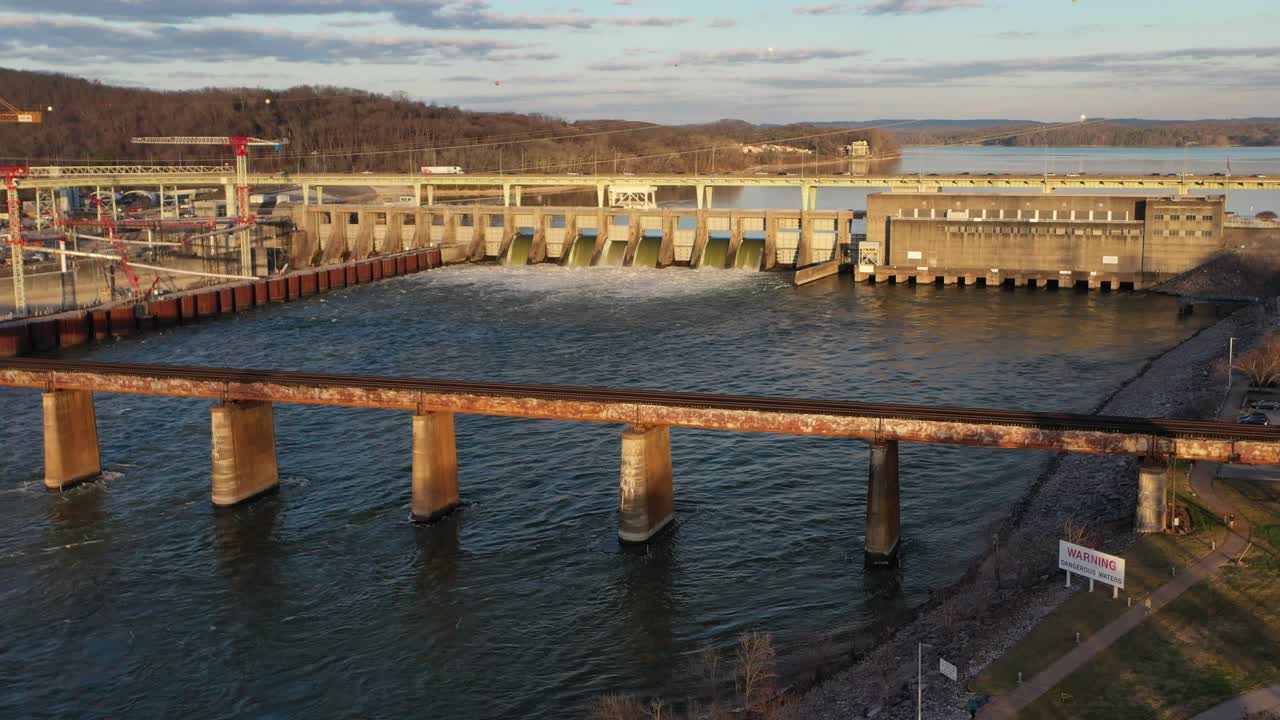 Stunning 4K drone footage of Chickamauga Dam, showcasing its structure, the Tennessee River, and scenic beauty. Perfect for infrastructure, travel, or history projects