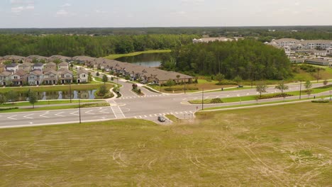 Vista-Aérea-De-Casas-Residenciales-De-Lujo-En-El-Campo-De-Land-O´lakes-En-Florida