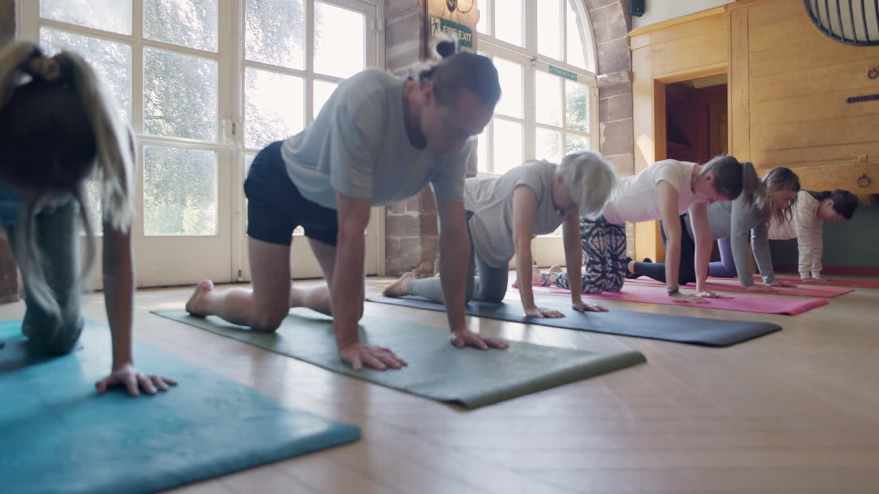 clase de yoga en grupo