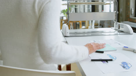 Car-designers-discussing-over-laptop-at-desk-4k