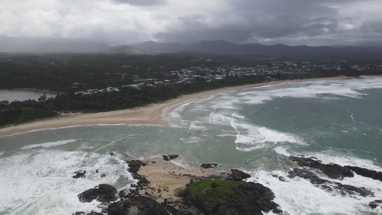 impresionante vista de bonville creek y sawtell beach con cielo nublado