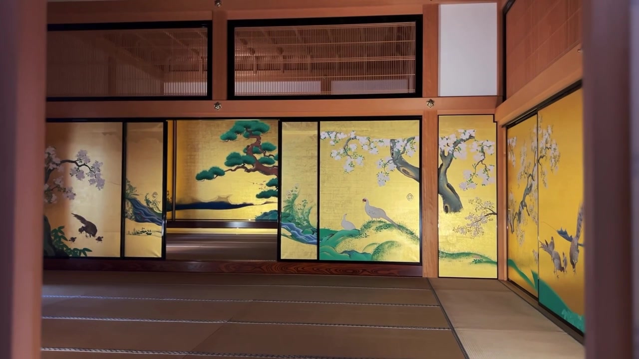 名古屋城の室内にある金色のパネル。