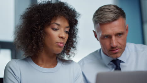 Serious-businessman-and-businesswoman-chatting-online-with-client