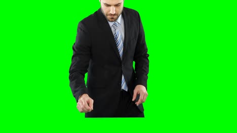 hombre de negocios tocando la pantalla digital