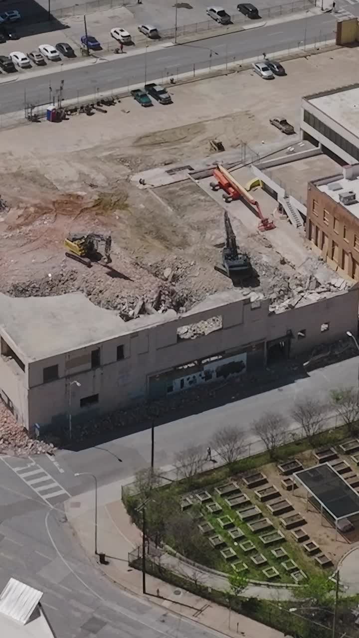 Vista del centro de Dallas desde arriba en la que se ven calles y edificios de la ciudad