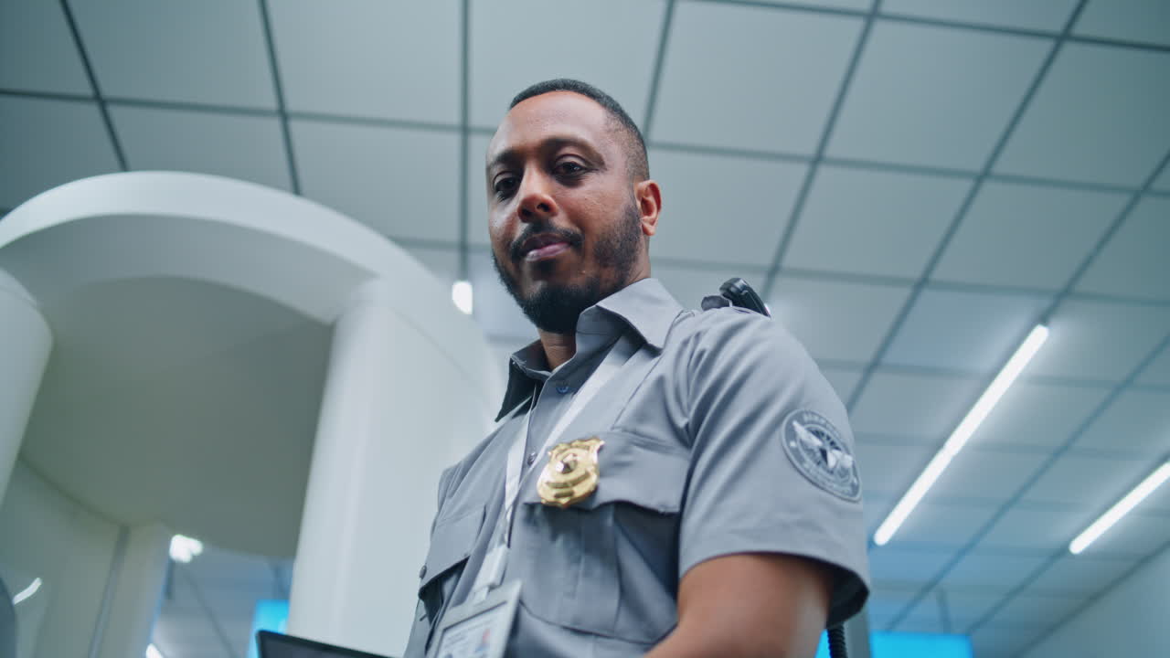 guardia de seguridad del aeropuerto