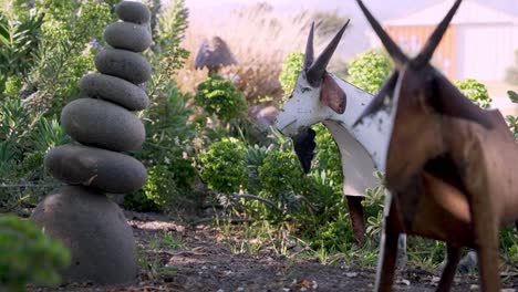 Ziegen-Und-Felsen-Figur-Dekorationen-Im-Garten