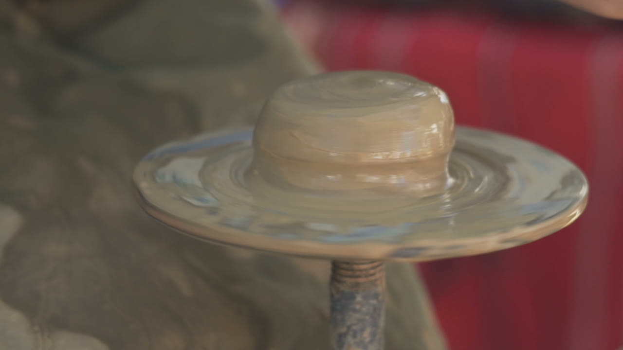 керамика ручной работы крупным планом замедленная съемка