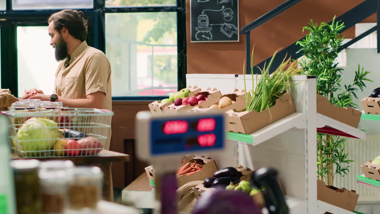 제로 폐기물 슈퍼마켓에서 사람