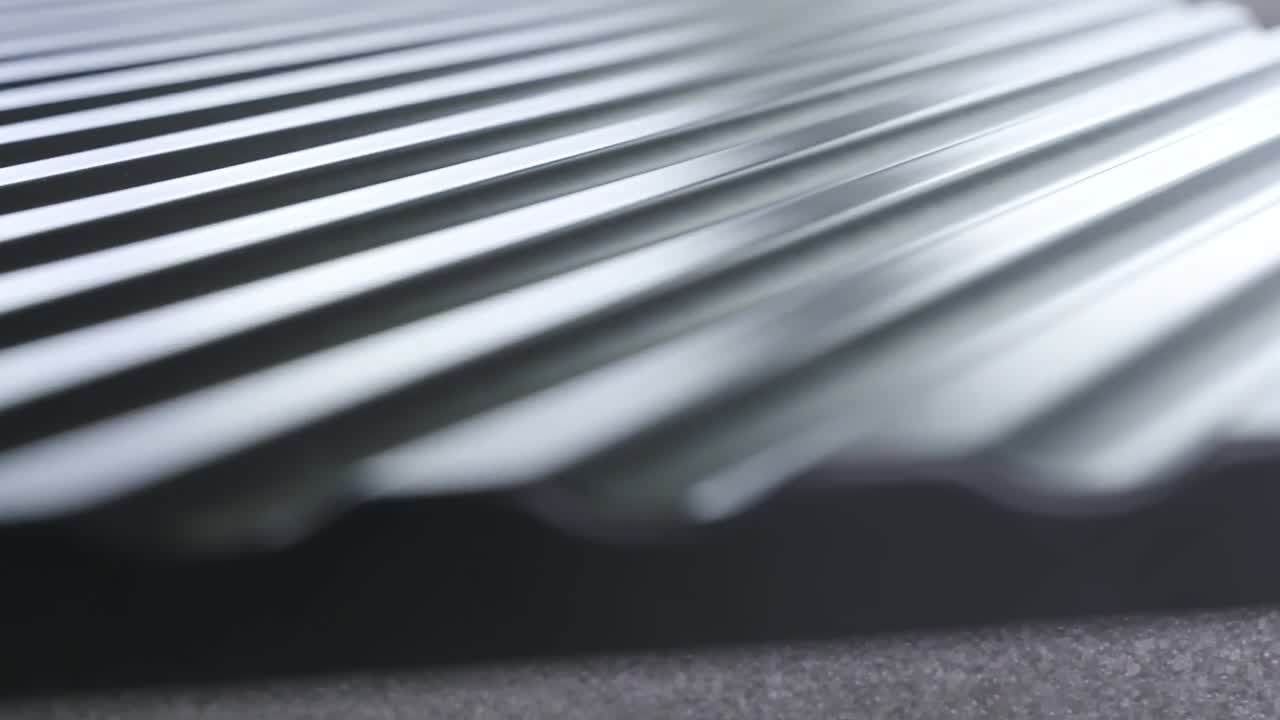 파동 된 금속 표면의 근접 뷰