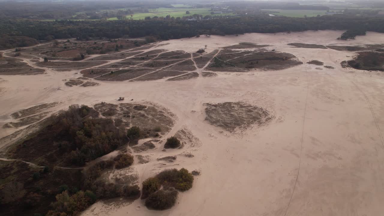 movimiento de avance aéreo que muestra loonse en drunense duinen dunas de arena en los países bajos
