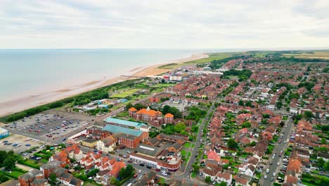 imágenes aéreas de drones de la ciudad costera de skegness, en la costa de lincolnshire