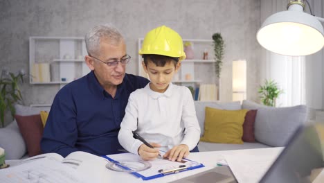 el hijo menor está ayudando a su padre ingeniero.