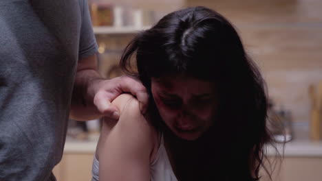 Man-abusing-woman-in-the-kitchen