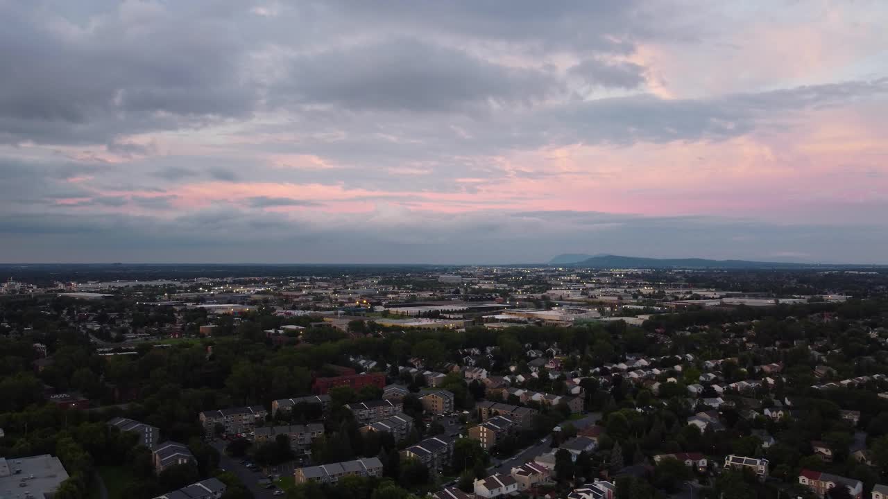 캐나다 몬트리올 의 주거 지역 의 느린 비행