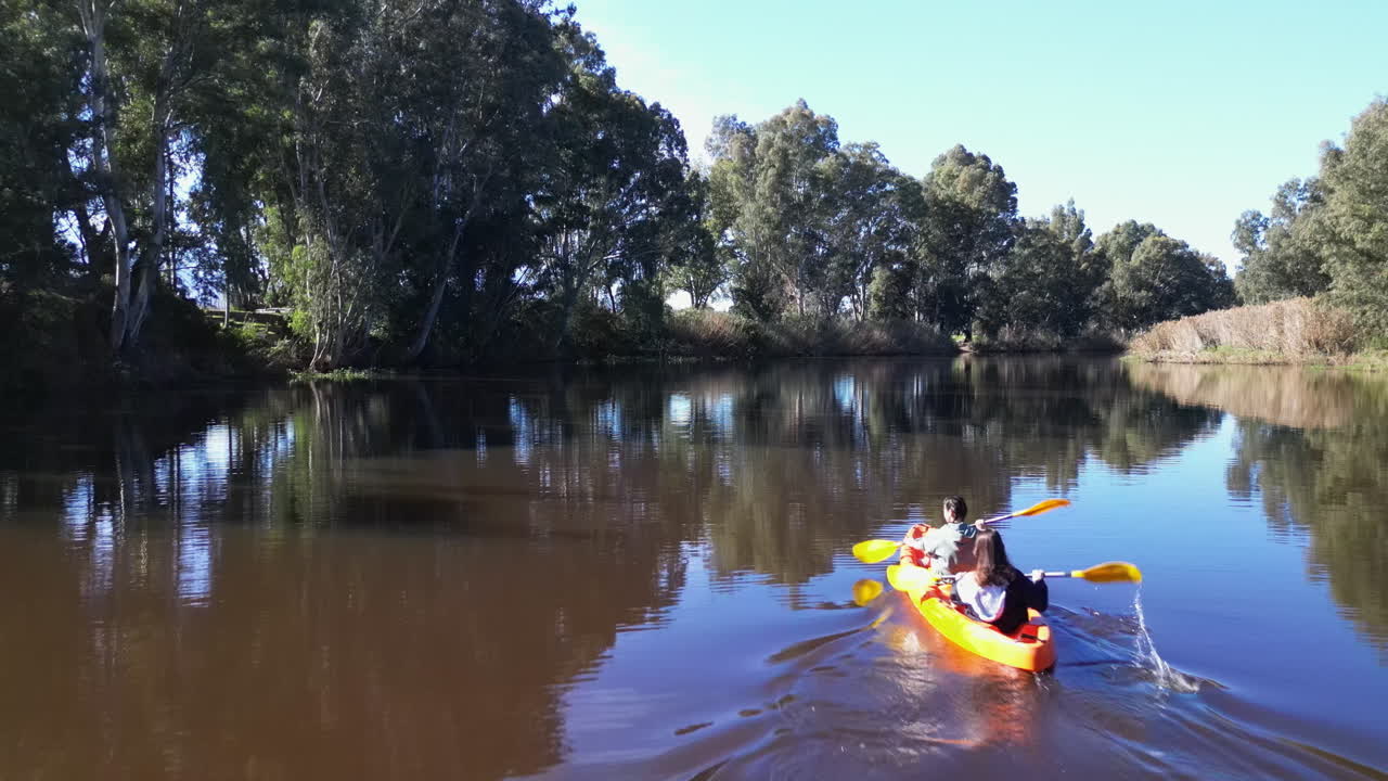 fitness, naturaleza y personas en barco