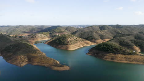 Vuelo-De-Drones-Sobre-Montañas-Y-Hermosa-Naturaleza