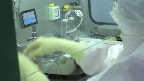investigación científica en laboratorios médicos, experimentos en laboratorios farmacéuticos