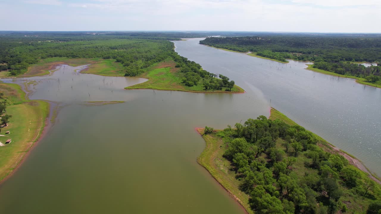 imágenes aéreas del parque plowman creek en el lago whitney en texas