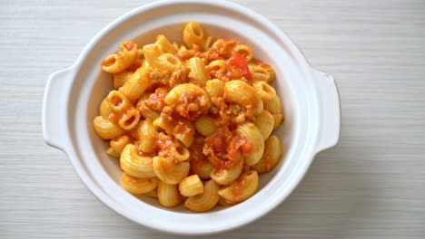 macaroni with tomatoes sauce and mince pork, american chop suey, american goulash