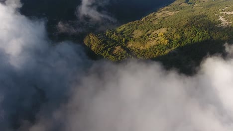 Über-Den-Wolken-Fliegen-Und-Das-Wunderschöne-Vercors-Massiv-In-Frankreich-Entdecken.