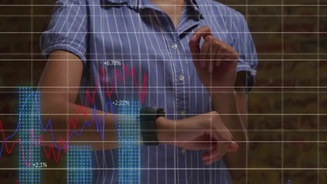 comprobación de reloj inteligente, persona con datos financieros animación de gráfico sobre el fondo