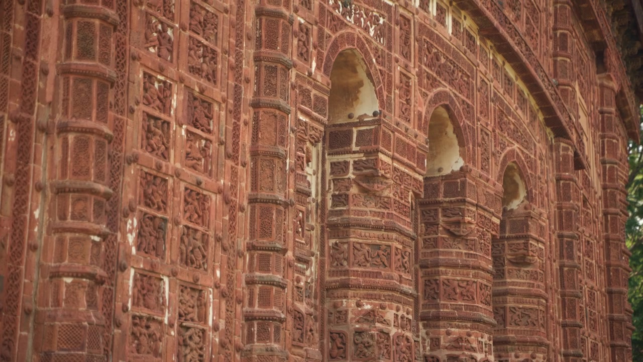 El Templo Joe Bangla en Bishnupur se erige como una notable obra maestra arquitectónica.