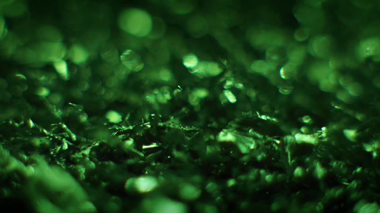 Emerald color metal fillings