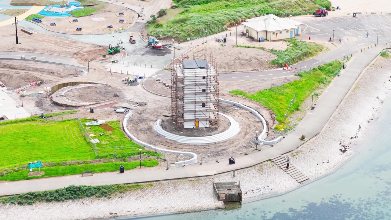 Luftfoto af et regenereringsprojekt for maritime strukturer ved havnefronten i Irvine, North Ayrshire, Skotland.