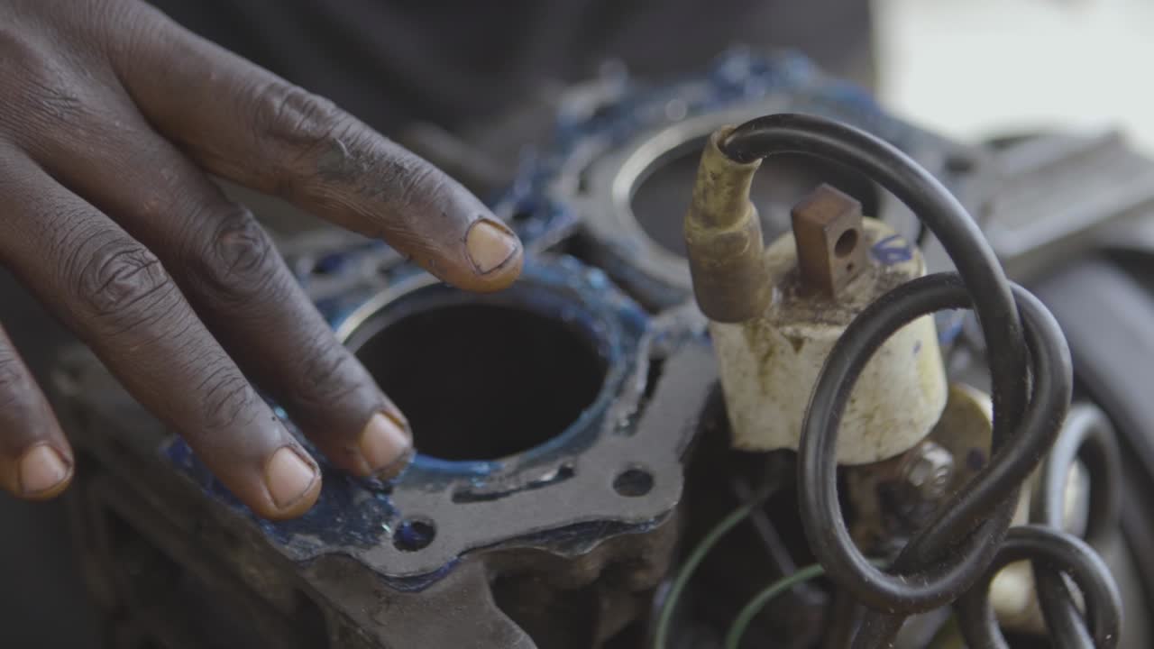 motor siendo engrasado nigeria 03