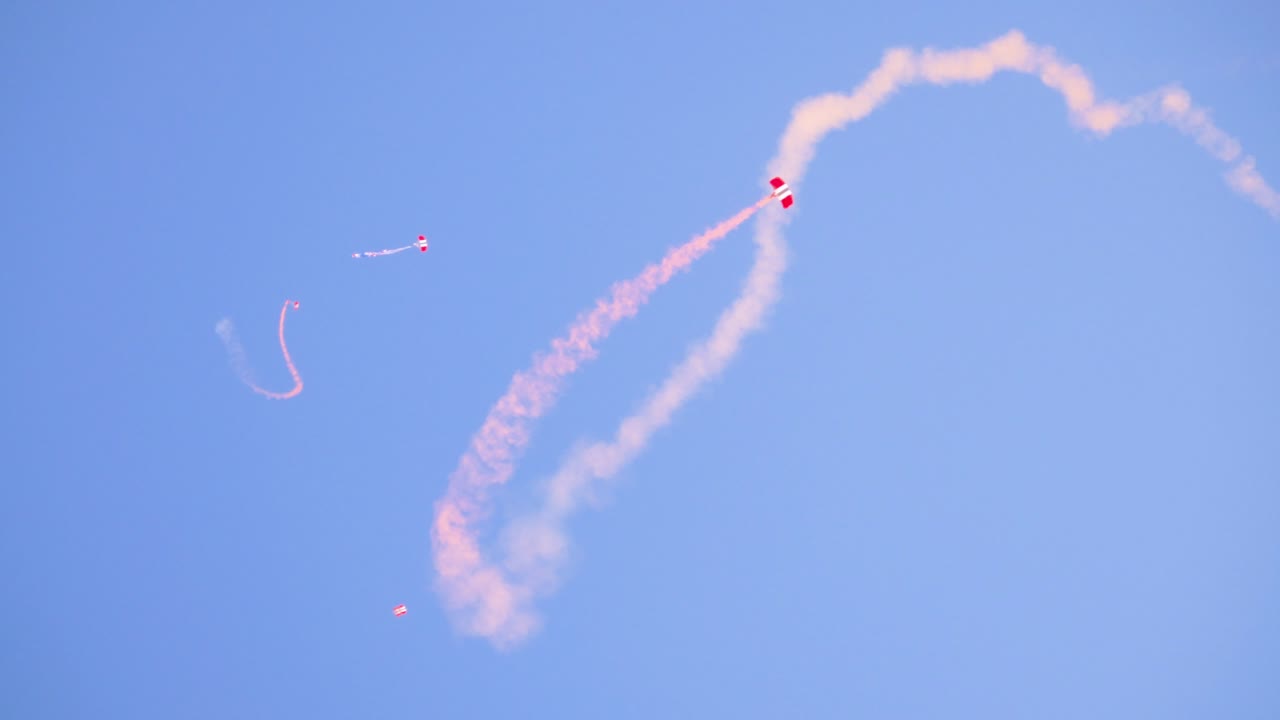 Skydiving Team Creates Stunning Smoke Trails in the Sky