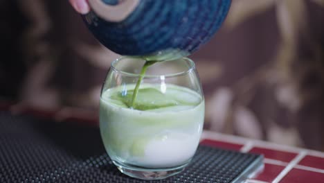 making an iced matcha latte