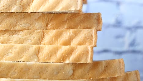 rebanadas de pan blanco apiladas